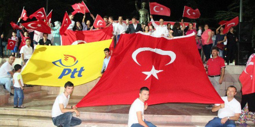 Ptt Çalışanlarından Demokrasi Nöbetine Destek