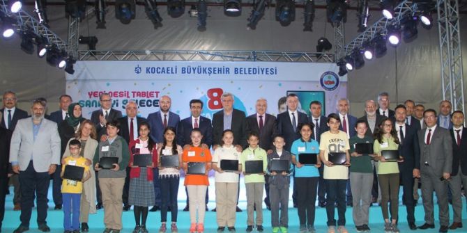 Kocaeli’de Öğrencilere 8 Senede 219 Bin Tablet