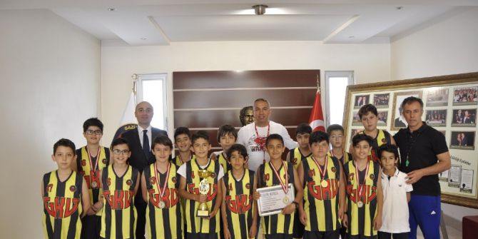 Gkv Minikler Basketbol Takımı Namağlup Şampiyon