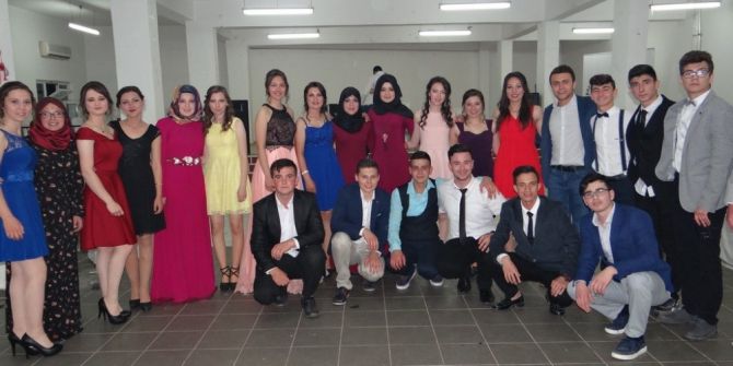 Şehit Kemal Ay Lisesinde Mezuniyet Sevinci