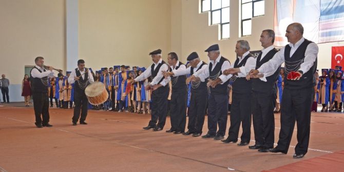 Sungurlu Myo Mezuniyet Sevinci