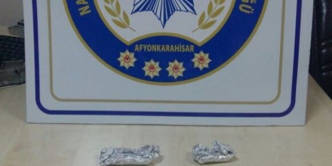 Zehir Tacirleri Uyuşturucu Ve Tabanca İle Yakalandı