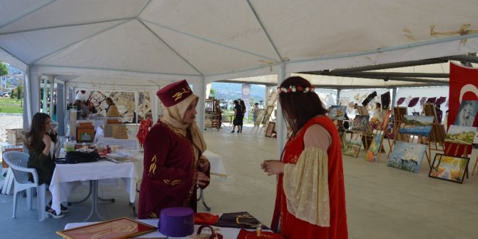 Alaplı Hem’de Yıl Sonu Sergisi Açıldı