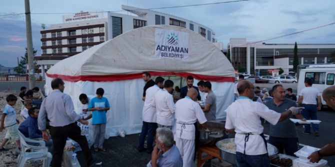 Adıyaman Belediyesi, Hastane Önünde İftar Çadırı Kuruyor