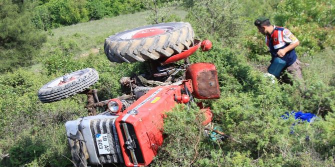 Osmaneli’de Traktör Devrildi, 1 Yaralı