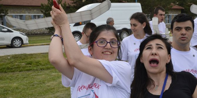 Gökyüzünde Engel Yok