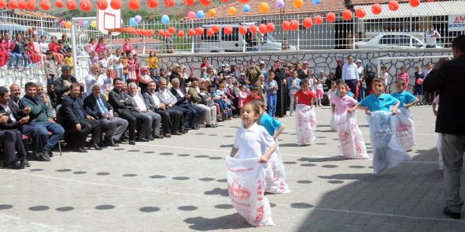 Çelikhan Atatürk İlkokulunda Okuma Bayramı Düzenlendi
