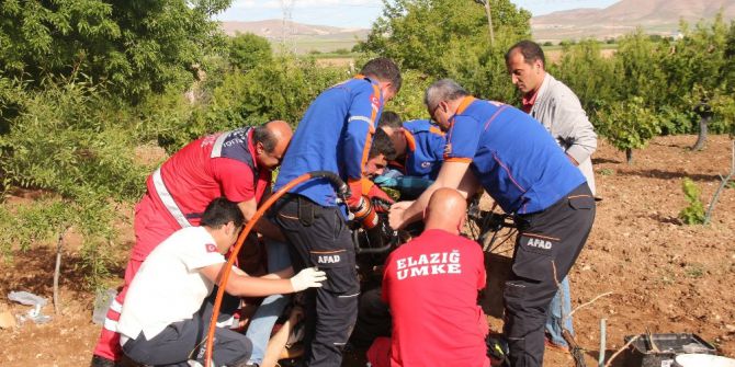 Ayakları Çapa Makinesine Sıkışan Şahsı Ekipler Kurtardı