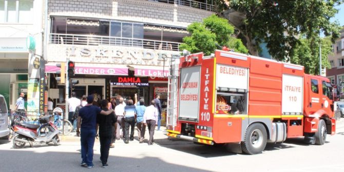 Restoranda Çıkan Yangın Paniğe Neden Oldu