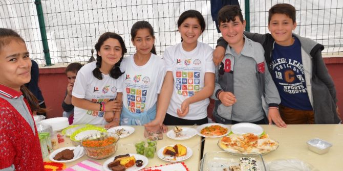 Hanönü’nde Yatılı Okuyan Öğrenciler Yararına Kermes Düzenlendi