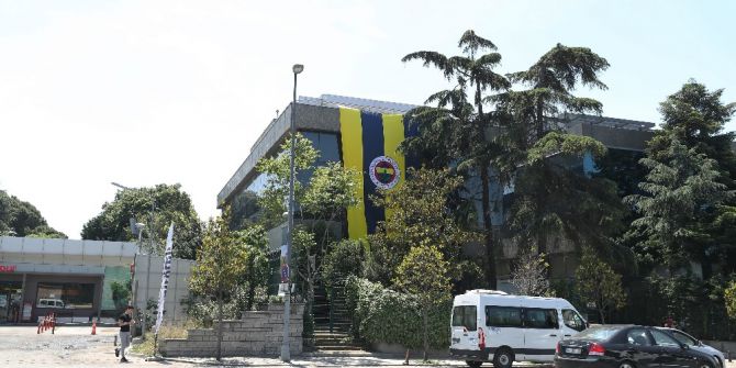 Köprülere Dev Fenerbahçe Bayrakları Asıldı