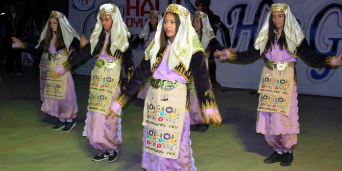 Salihli Halk Oyunları İle Şenlendi