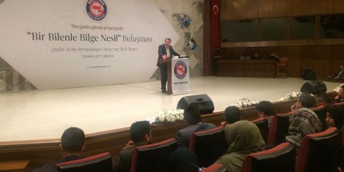 Memur-sen Genel Başkanı Yalçın Gençlerle Bir Araya Geldi