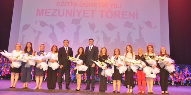 Anaokulu Öğrencilerinden 5 Dilde Koro Gösterisi