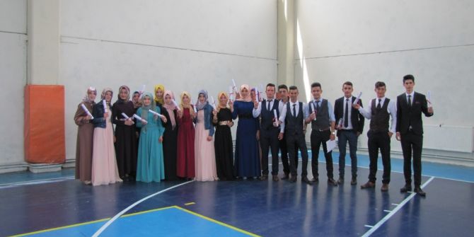 İmam Hatip Ortaokul Ve Lise Öğrencilerinin Mezuniyet Töreni