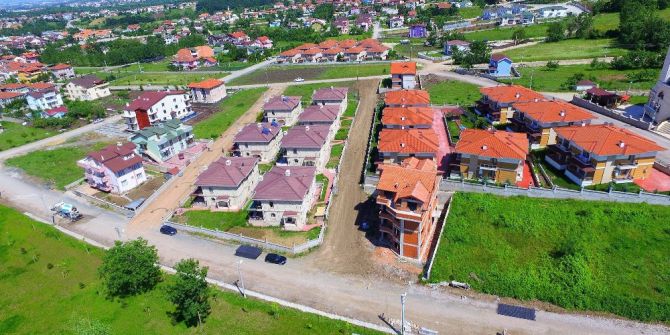 Başiskele’de 3 Sokağın Yolu Betonla Kaplandı