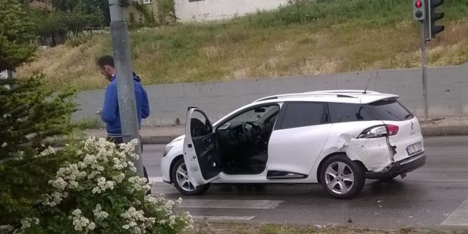 Kaygan Yol Kazaya Neden Oldu