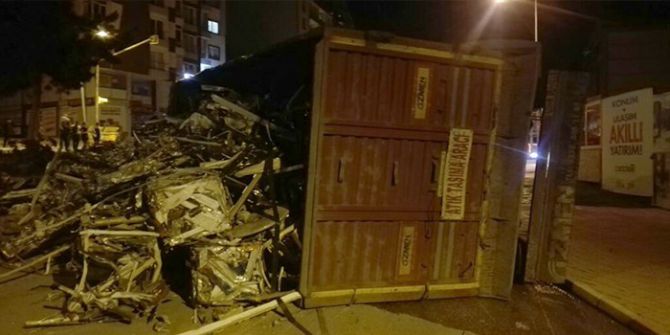 Hurda Alüminyum Yüklü Tır Devrildi; 1 Yaralı