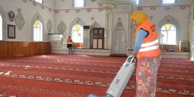 Suluova’daki Camilerde Ramazan Temizliği