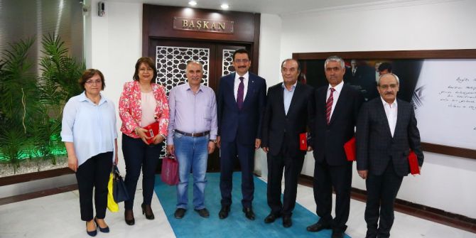 Başkan Ak’tan Emekli Personele Teşekkür Plaketi