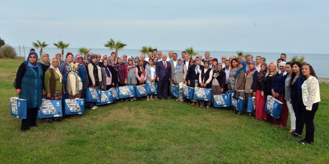 Büyükşehir Belediyesi, 40 Kadın Üreticiye Arı Ve Kovan Dağıttı