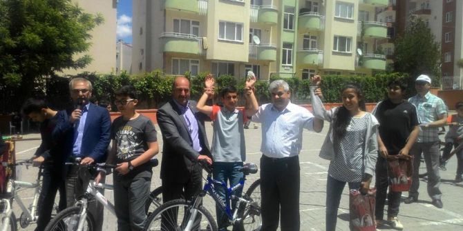Soruların Tamamını Doğru Cevaplayanlara Bisiklet Hediye Edildi