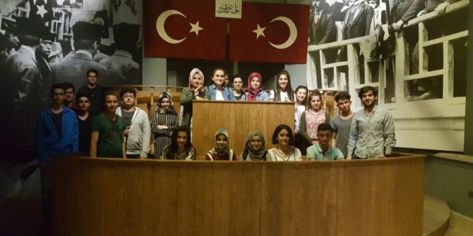 Büyükşehir Belediyesi İlçelerdeki Öğrencilere Kültür Gezileri Düzenliyor