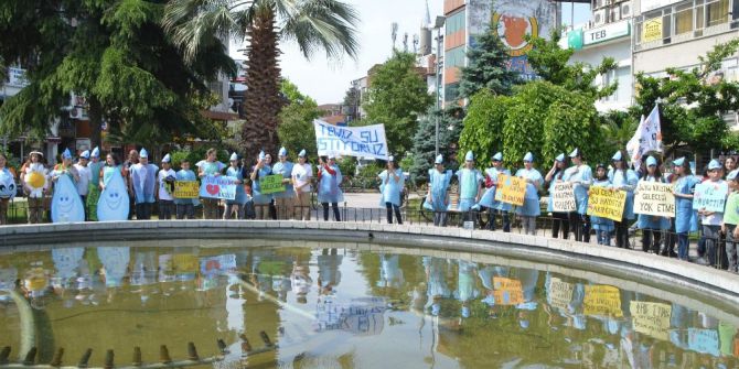 Öğrencilerden “Temiz Su İstiyoruz” Etkinliği