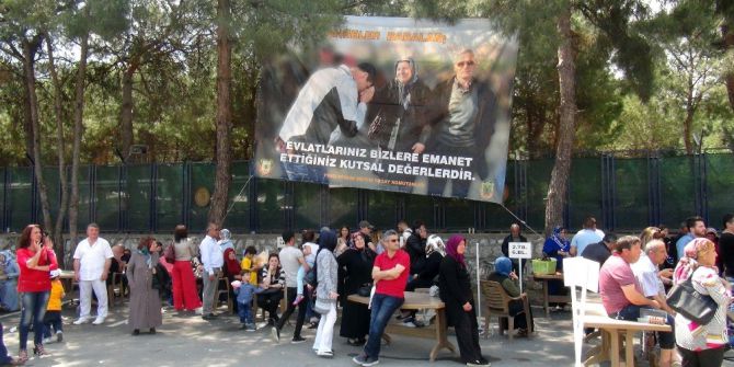 Manisa’da Yaşanan Enfeksiyon Sonrası Asker Aileleri Çocuklarına Kavuştu