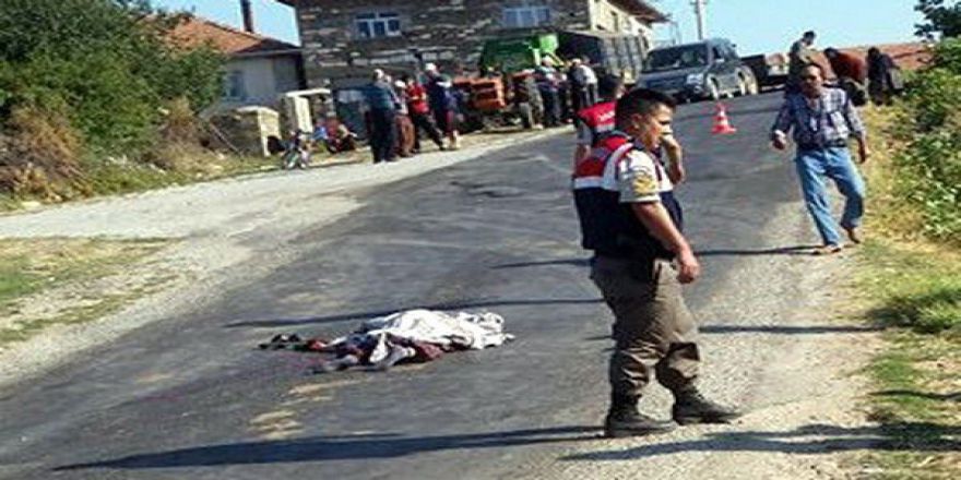 Uşak’ta Traktörden Düşen Eşini Ezdi