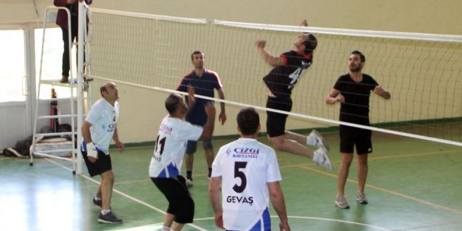 Gevaş’ta Voleybol Turnuvası