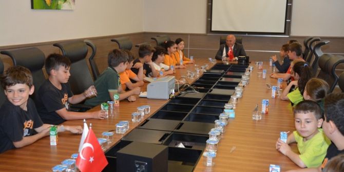 Başkan Eşkinat Öğrencileri Ağırladı