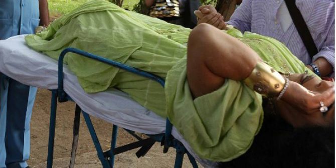 Diva’yı Yılan Isırdı