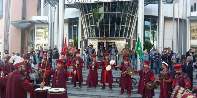 İzmit Belediyesi Önünde Mehteran Gösterisi Yapılacak