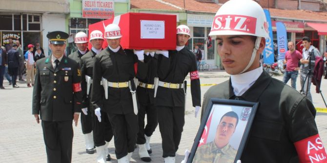 Zehirlenme Sonrası Hayatını Kaybeden Asker Memleketinde Toprağa Verildi