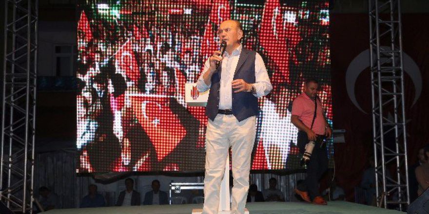 Ümraniye Şehitler Meydanı’da Milli İrade Nöbeti’ne Devam