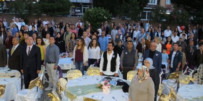 Burhaniye Celal Toraman Da Mezuniyet Sevinci