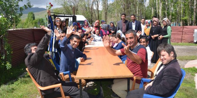 Kursiyerlerden Özel Öğrencilere İkram