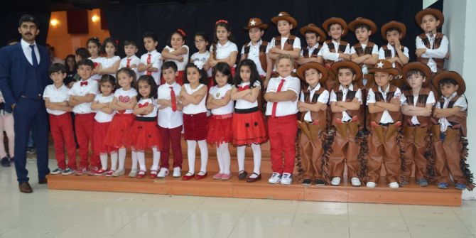 Minik Öğrencilerin Mezuniyet Gösterileri İlgi Gördü