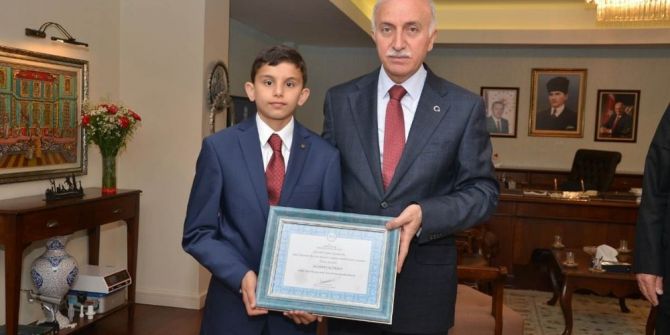Vali Şahin’den Türkiye Birincisine Ödül