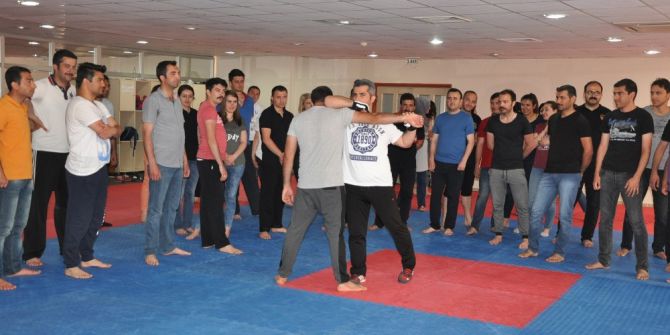 Yakın Savunma Dersi Alan Gümrük Memurları Sertifikalarını Aldı