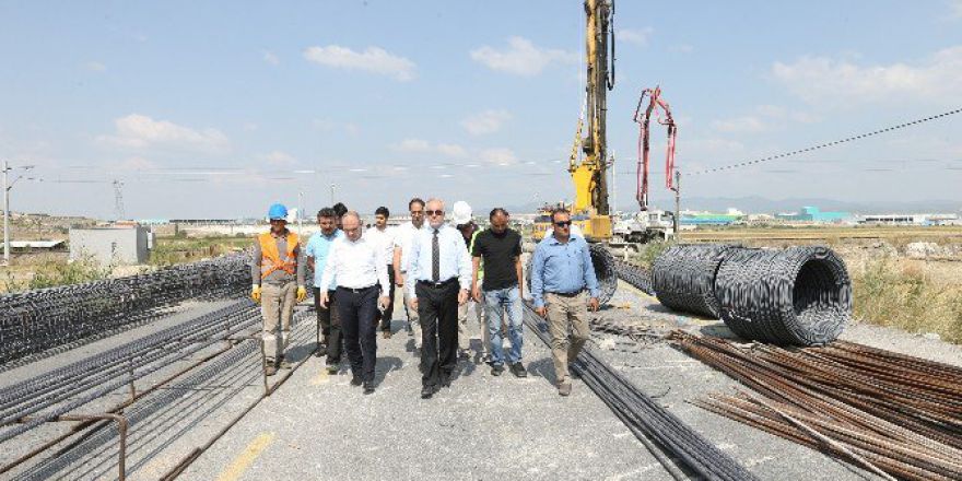 Başkan, Üst Geçit Çalışmalarını Yerinde İnceledi