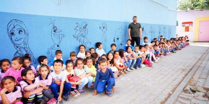 Hayallerindeki Kahramanları Okul Duvarlarına Çizdiler