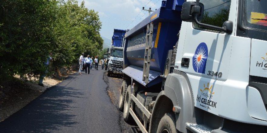 Finike Yeşilyurt Mahallesi’ne Sıcak Asfalt