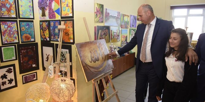 Başkan Togar, Öğrencilerin Sergisini Gezdi