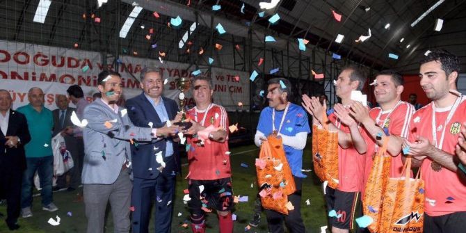 Halı Saha Turnuvasının Şampiyonu Şöhretler Takımı Oldu