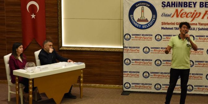 Necip Fazıl Kısakürek Şiirlerini En Güzel Okumak İçin Yarıştılar