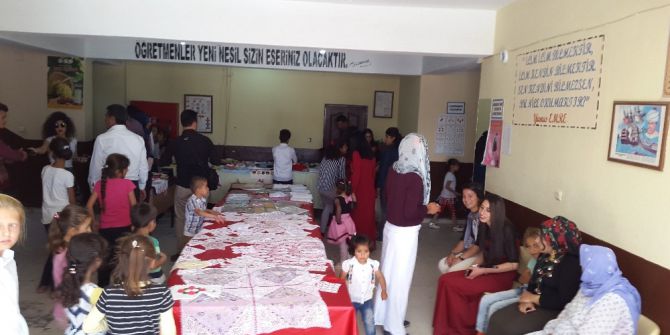 Silopi’de Kız Kursiyerlerin Sergisi İlgi Gördü