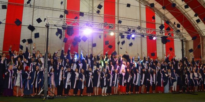 Öğrencilerin Mezuniyet Sevinci