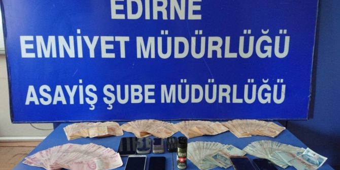 Bankadan 56 Bin Lirasını Çekip Dolandırıcılara Teslim Etti
